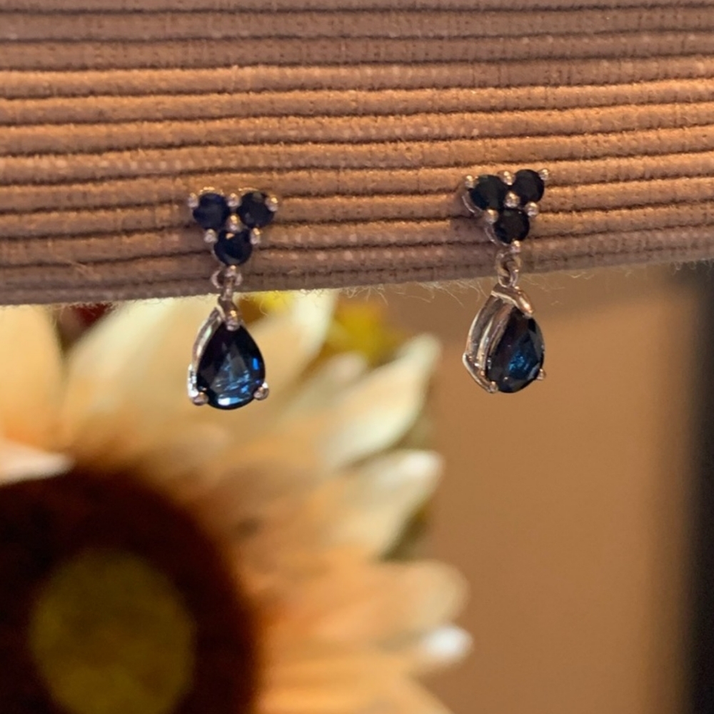 2 Carat Genuine Sapphire Earrings/ Solid 14k 💙